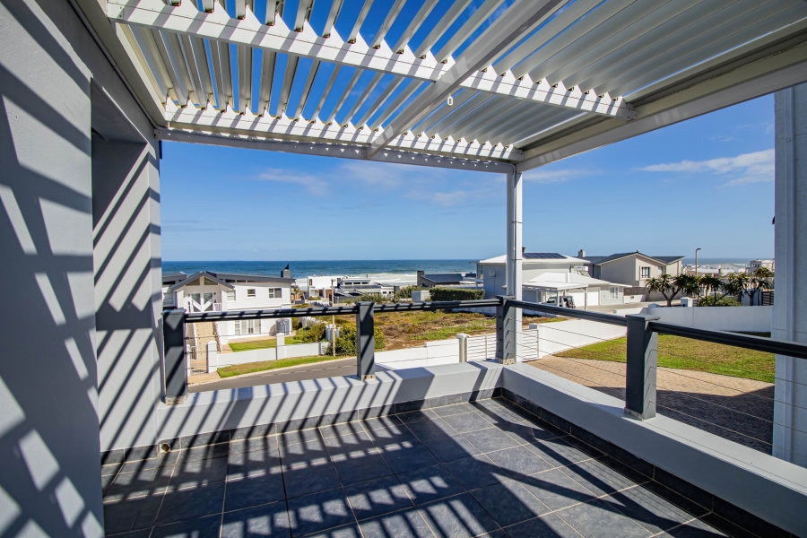 5 Bedroom Property for Sale in Yzerfontein Western Cape
